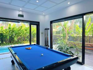 Biliár nebo kulečník v ubytování HOI AN LOTUS AROMA VILLA - FOUR BIG ROOM