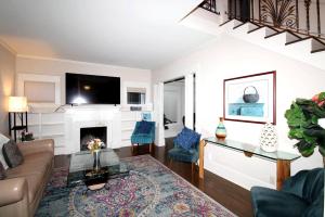 Gallery image of Seattle Escape Queen Anne w Private Deck in Seattle +57 photos