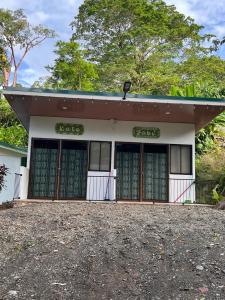 Το κτήριο όπου στεγάζεται  το διαμέρισμα