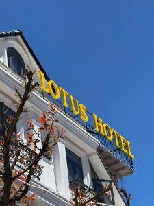 Certificato, attestato, insegna o altro documento esposto da Lotus Hotel Đà Lạt