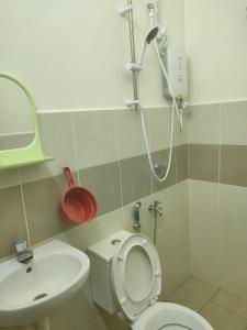 Koupelna v ubytování Homestay Fayyadh Teluk Intan 3Room2Bath