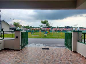 Zahrada ubytování Homestay Fayyadh Teluk Intan 3Room2Bath