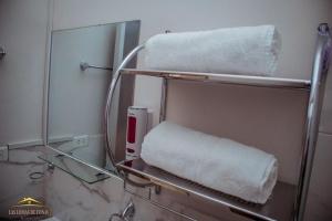 a towel rack with two towels on it in a bathroom at Las lomas de Fonavi in Tarapoto