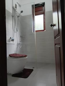 Ένα μπάνιο στο Villa 369