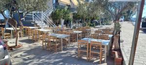 a row of tables and chairs on a street at Te Geri Hotel&PizzaBar in Ksamil