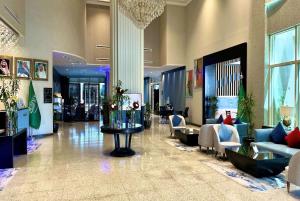 Posezení v ubytování Ramada Hotel & Suites by Wyndham Al Qassim