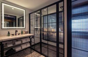 Hotel La Compania, In The Unbound Collection By Hyatt的一间浴室