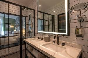 Hotel La Compania, In The Unbound Collection By Hyatt的一间浴室