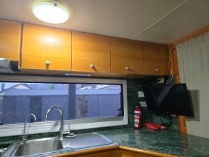 Dapur atau dapur kecil di Caravan at 36 Clarevale +1 gambar