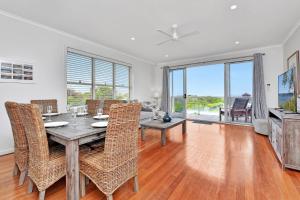 ケイブス・ビーチにあるVilla 27 at Caves Beach Villasのギャラリーの写真