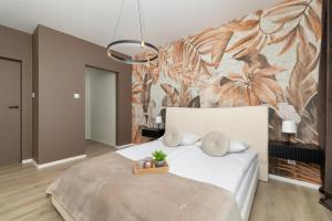 Posteľ alebo postele v izbe v ubytovaní Wiślane Tarasy Lux Apartments Cracow by Renters Prestige