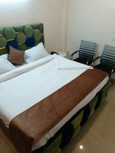 Postel nebo postele na pokoji v ubytování Soooper Hotel