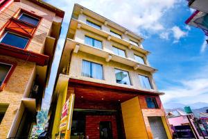 Fotografie z fotogalerie ubytování The Divine heights Mcleodganj #centrally heated & air cooled #scenic mountain view #big parking #on mall road #top rated #most awarded #premium rooms #bar #terrace #lift #property of the year # BY VAIKUNTH# v destinaci McLeod Ganj