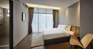 Postel nebo postele na pokoji v ubytování Tropics Eight Suites