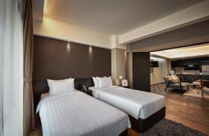 Postel nebo postele na pokoji v ubytování Tropics Eight Suites