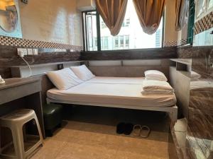 Giường trong phòng chung tại Hop Inn on Nathan Road