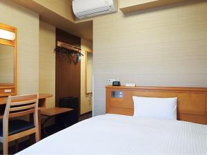 Postel nebo postele na pokoji v ubytování Hotel Route-Inn Shimada Yoshida Inter