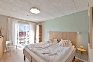 Postel nebo postele na pokoji v ubytování Hotel Klitbakken