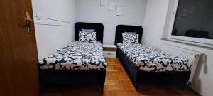 Posteľ alebo postele v izbe v ubytovaní Apartman Jelacic Vinkovci