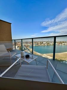 Balkón nebo terasa v ubytování Luxusný Penthouse nad jazerami 230 m2, 2x garáž, WIFI