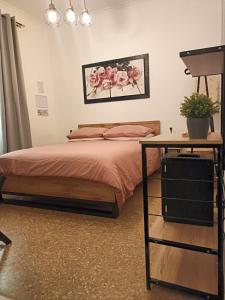 Postel nebo postele na pokoji v ubytování Rose Antiche Vatican B&B