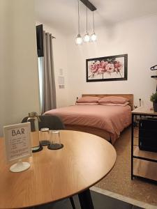 Postel nebo postele na pokoji v ubytování Rose Antiche Vatican B&B
