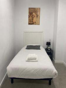Postel nebo postele na pokoji v ubytování Hostal La Masia