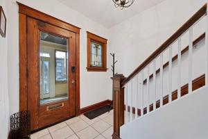 Fotografie z fotogalerie ubytování Charming Oak Park 4BD 3,5BA and 2 Private Parking home v destinaci Oak Park