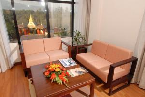 Area soggiorno di Airport Hotel