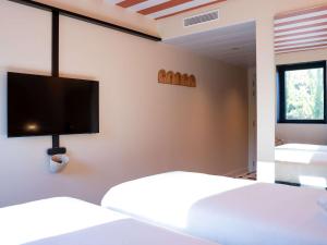 Ένα ή περισσότερα κρεβάτια σε δωμάτιο στο ibis Styles Montauban