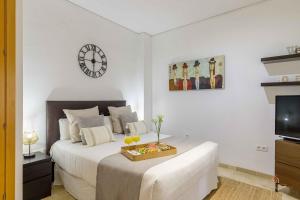 Telewizja i/lub zestaw kina domowego w obiekcie Living4Malaga The Secret Studio