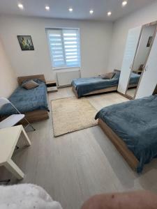 Postel nebo postele na pokoji v ubytování Sepsi Corner