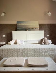 a bedroom with two beds with towels on them at La Cà di Gatt in Monteleone +43 photos