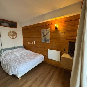 Posteľ alebo postele v izbe v ubytovaní Escapade cosy vu montagne Près des pistes 1800 WIFI - 6 personnes