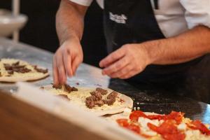Eten bij of ergens in de buurt van het hotel

