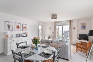 Televiisor ja/või meelelahutuskeskus majutusasutuses La Cabine du Val - A proximité de la Plage