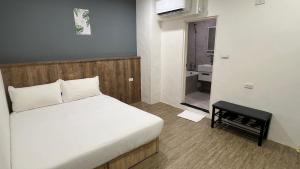 Voodi või voodid majutusasutuse Benz 賓士溫泉旅館 toas