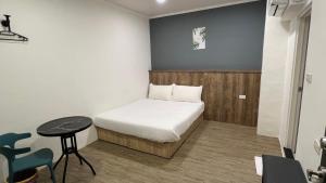 Voodi või voodid majutusasutuse Benz 賓士溫泉旅館 toas