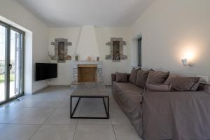 A television and/or entertainment centre at Torri di pietra