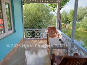 Balkoni atau teres di Hotel Chachoo Palace