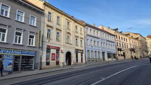 an empty city street with buildings on either side at Apartman na Pekarske in Brno
