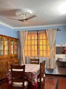 Posezení v ubytování 2 BHK fully furnished home