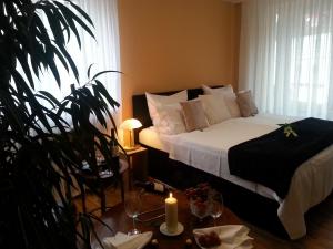 Ein Bett oder Betten in einem Zimmer der Unterkunft Hotel Zum Berggarten