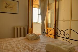 a bedroom with a bed with towels on it at Palazzo Poli centro storico con vista panoramica in Colle Val D'Elsa