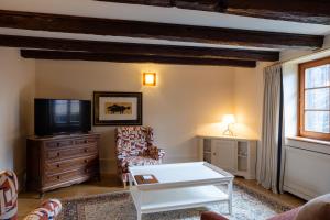TV a/nebo společenská místnost v ubytování Hôtel à la Ferme