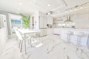 Η κουζίνα ή μικρή κουζίνα στο Htb Tailored Service Home & Garden Near Seoul Stn