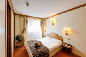 Кровать или кровати в номере Hotel Alaska Cortina