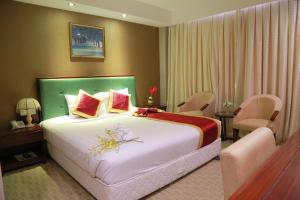 Postel nebo postele na pokoji v ubytování NINH KIỀU FORTUNELAND HoTel