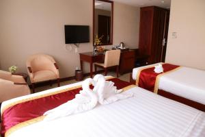 Postel nebo postele na pokoji v ubytování NINH KIỀU FORTUNELAND HoTel