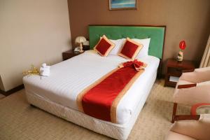 Postel nebo postele na pokoji v ubytování NINH KIỀU FORTUNELAND HoTel